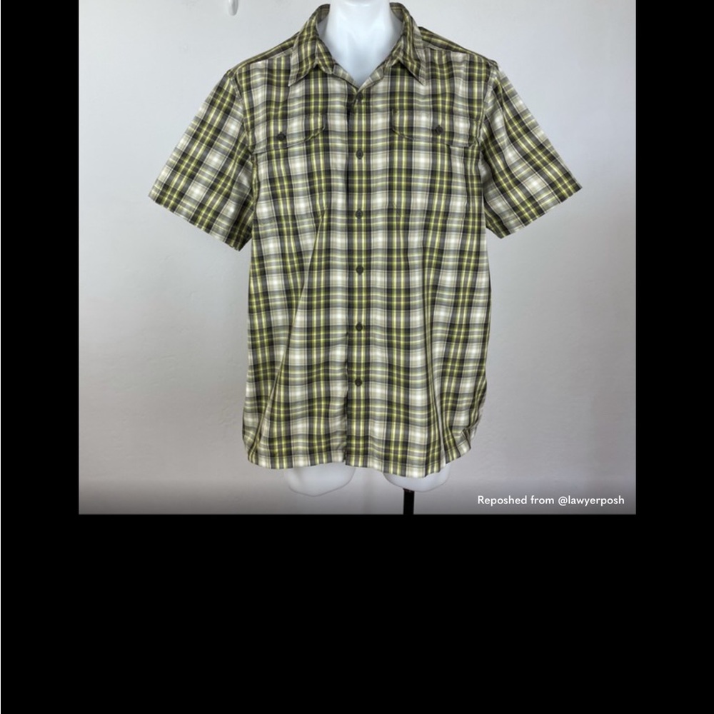 The North Face Plaid Short Sleeve Shirt in Size XL